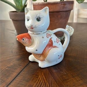 Super cute Lucky Cat Teapot
